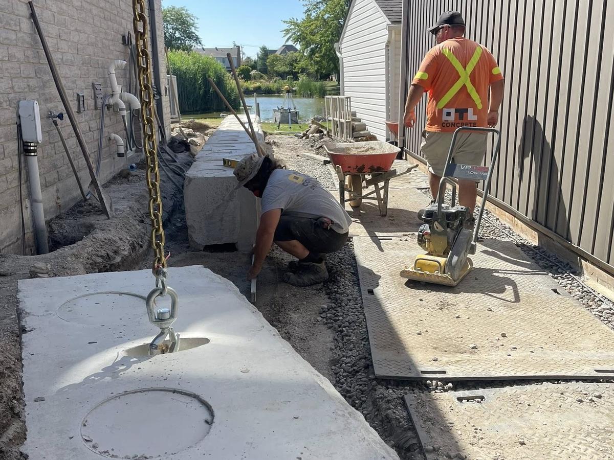 Crew setting structural concrete block
