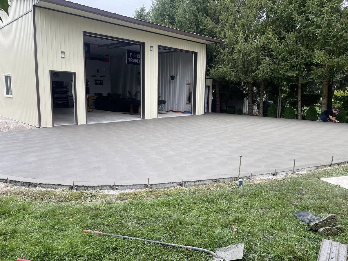 Large garage slab and apron poured by OTL Concrete